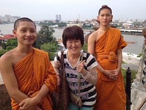タイのお坊さんと記念写真